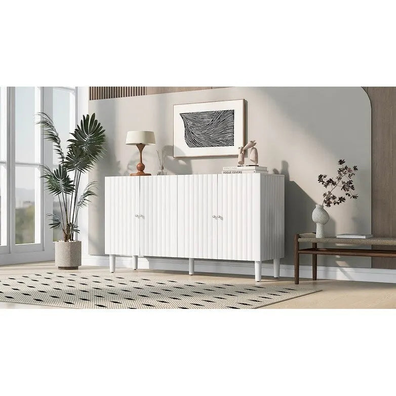 Élégant buffet quatre portes avec portes à motif ondulé