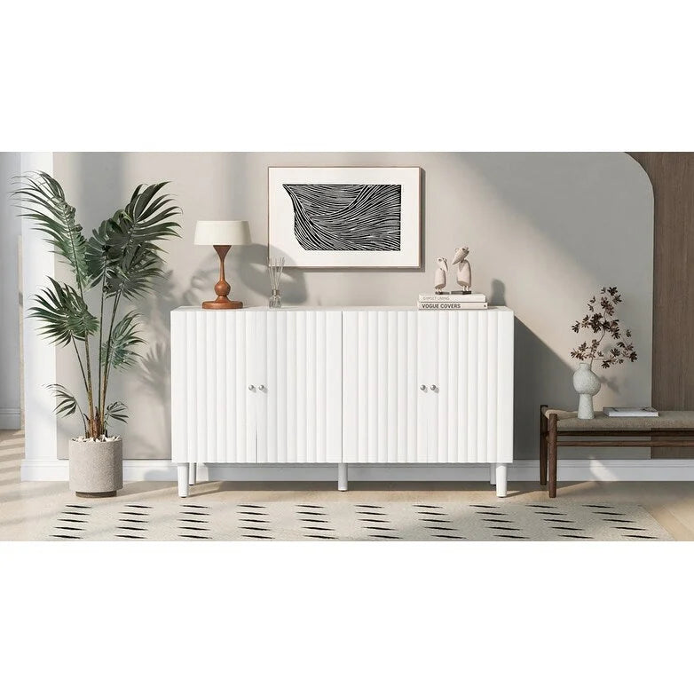 Élégant buffet quatre portes avec portes à motif ondulé
