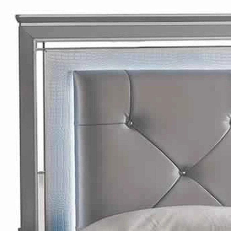 Très grand lit (California King) texturé avec garnitures argentées, beige