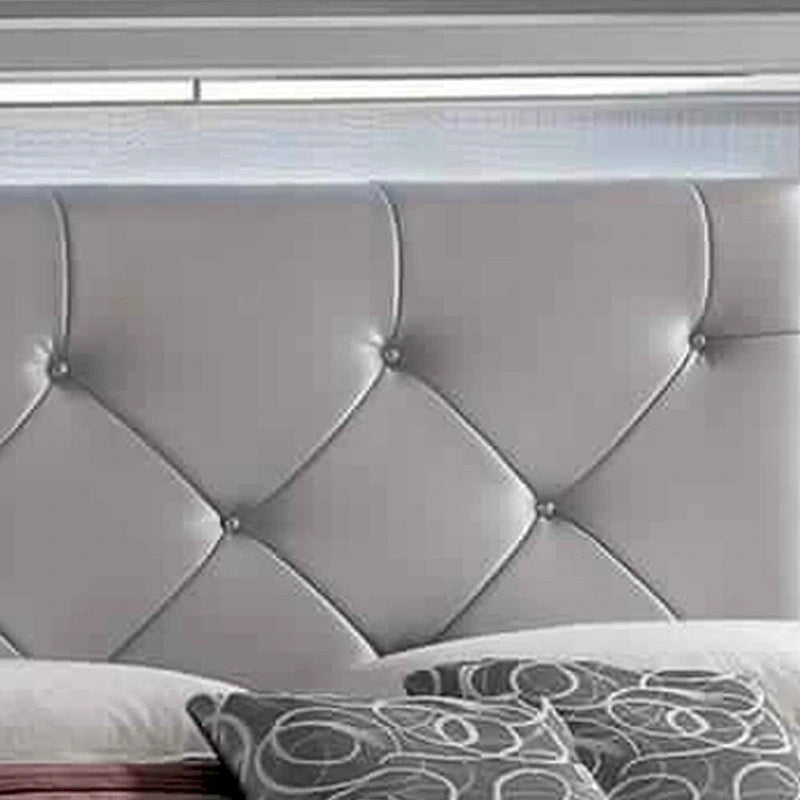 Très grand lit (California King) texturé avec garnitures argentées, beige